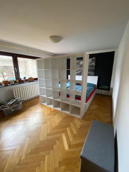 שטראלסונד Geraeumiges 120M² Haus Mit Garten + Stellplatz מראה חיצוני תמונה
